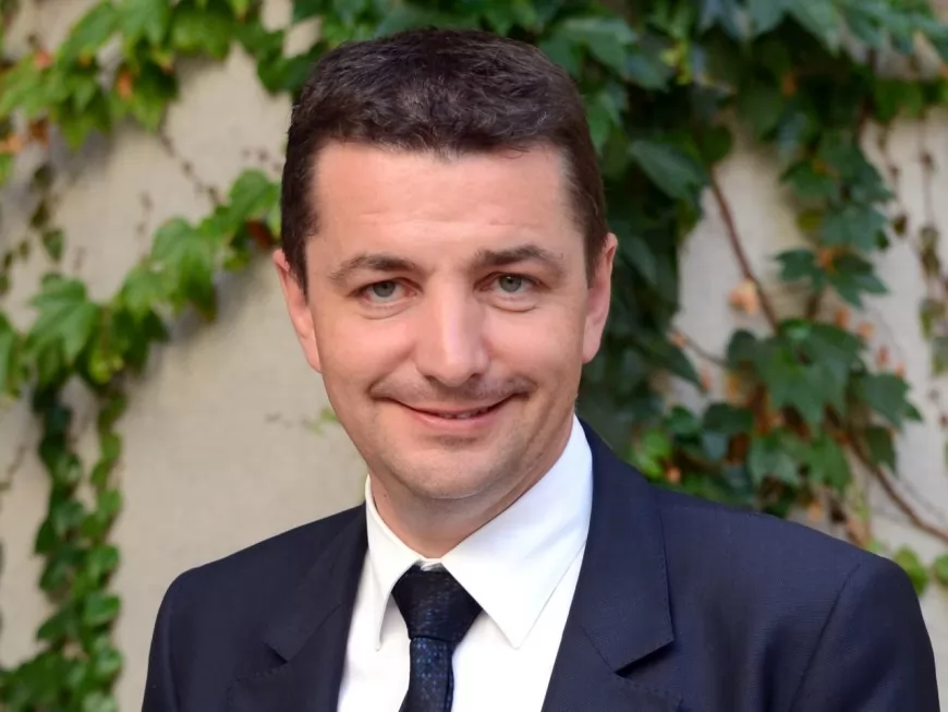 Saint-Etienne ravagée : le maire dénonce la "préférence" accordée à Lyon et la Fête des Lumières