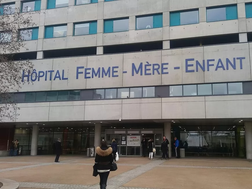 Une fillette de deux ans hospitalisée à Lyon après une chute de cinq étages