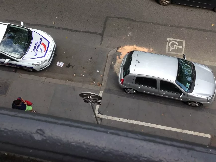 Lyon : il tire sur le réservoir de sa voiture en centre-ville et prend la fuite