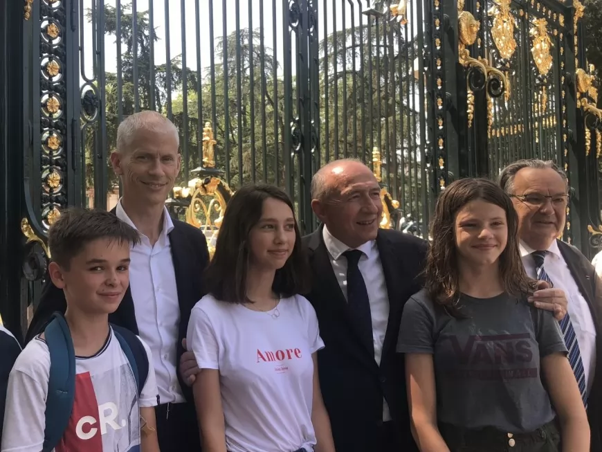 Le ministre de la culture découvre la Porte des enfants du Rhône, restaurée