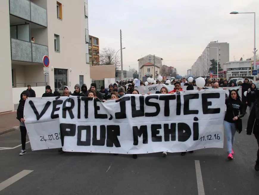 Vénissieux : une centaine de personnes ont réclamé "vérité et justice" pour Mehdi