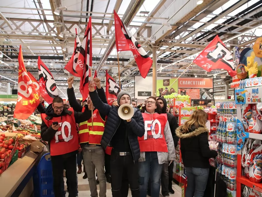 Grève chez Carrefour : des centaines de salariés en grève dans la Métropole de Lyon