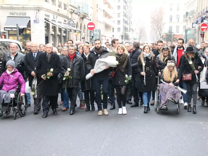 Lyon : 600 personnes pour un adieu à Anne-Laure et aux accidents du cours Vitton
