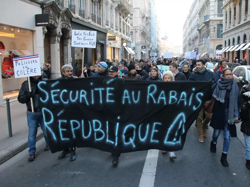 Le patron de la DDSP du Rhône critiqué lors d’une manifestation de policiers à Lyon