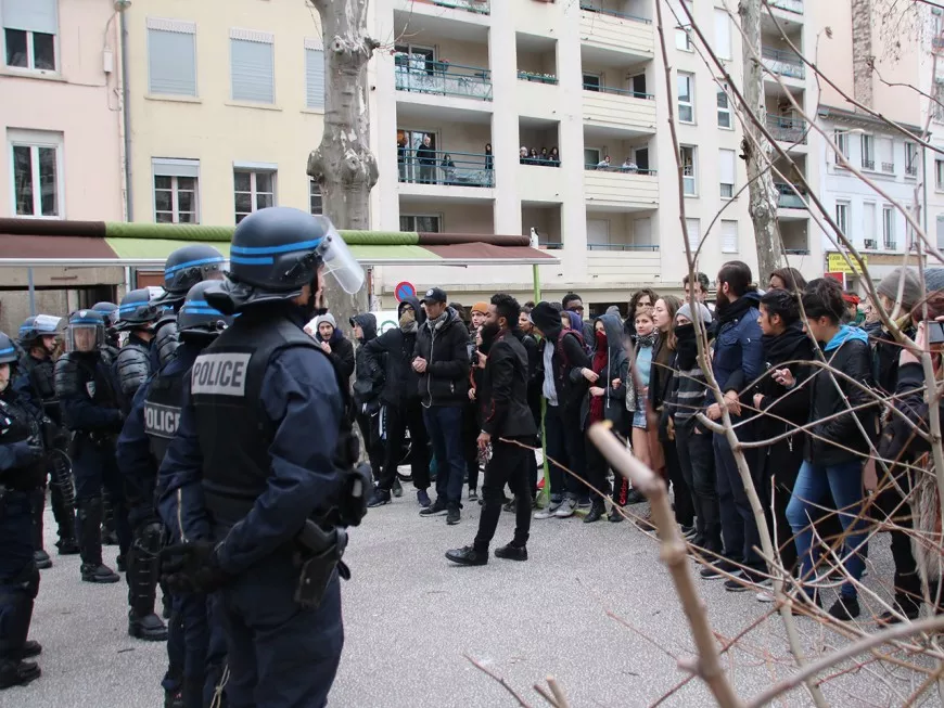 "Assassins, violeurs" : premier acte de la colère de la jeunesse face à la police à Lyon