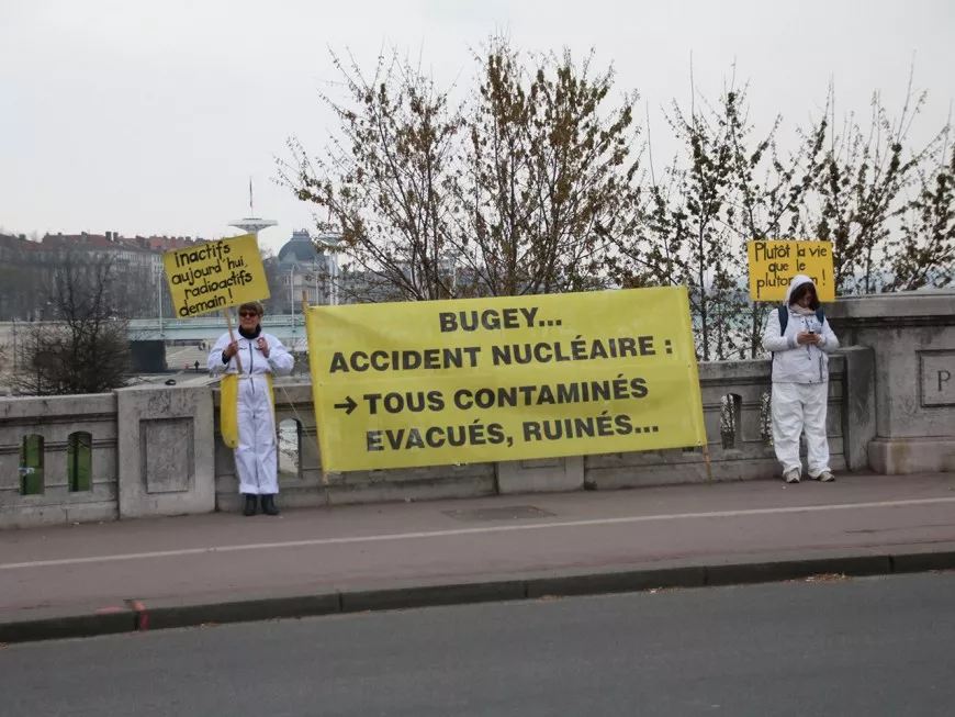 Catastrophe de Fukushima : à Lyon, les militants réclament la fermeture du Bugey