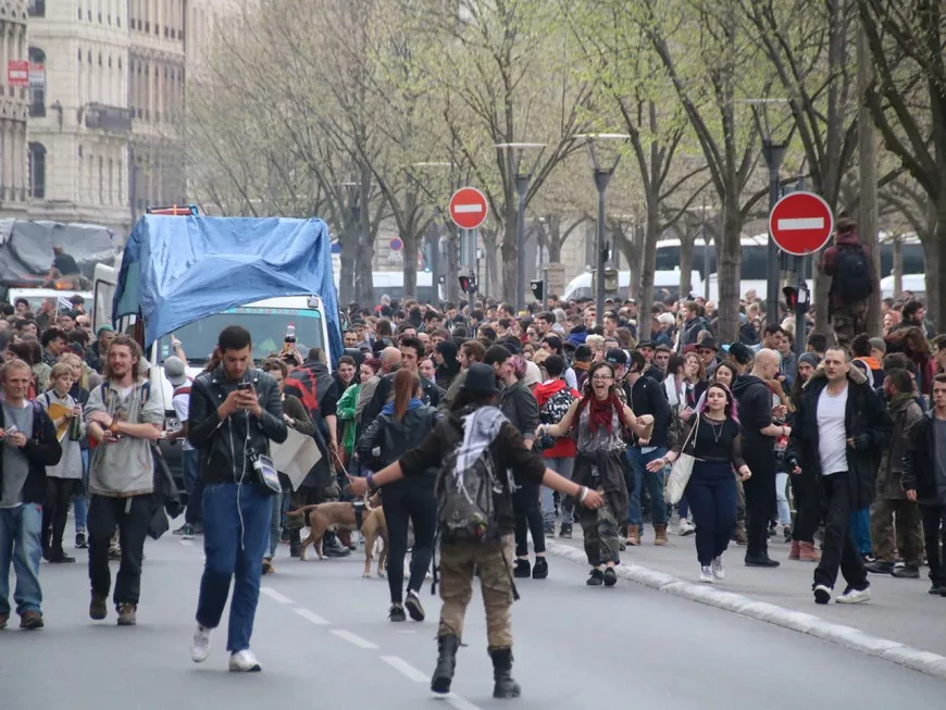 Lyon : des centaines de teufeurs contre la répression des free-party