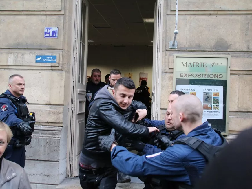 Lyon : les Albanais délogés de leur campement envahissent la mairie du 3e (Màj)