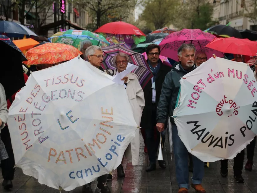 Plusieurs centaines de Lyonnais ont défilé pour la sauvegarde du musée des Tissus