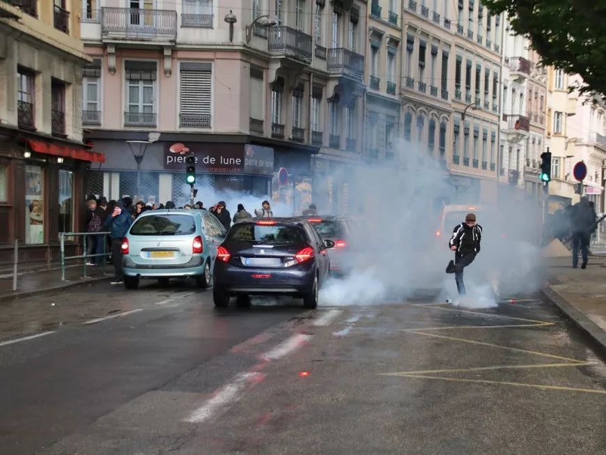 Lyon : 500 personnes dans les rues pour dire "ni-Macron, ni-Le Pen"