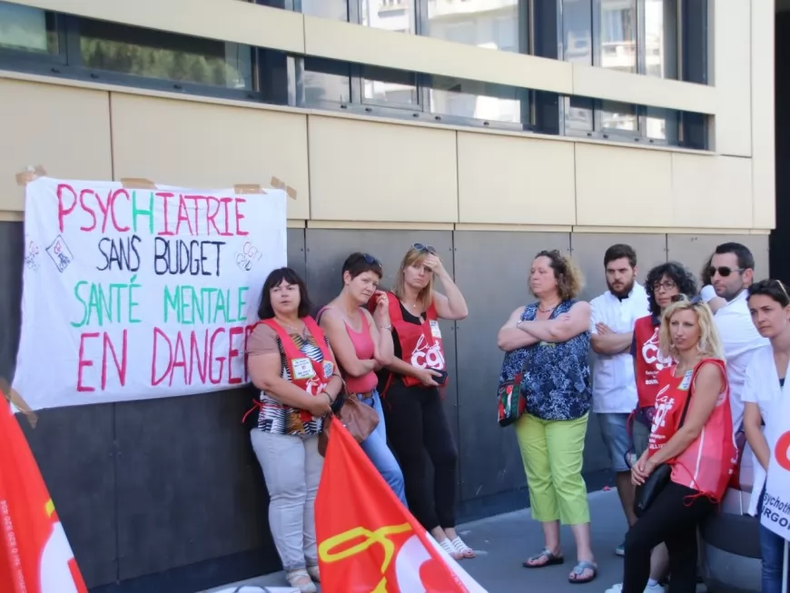 Lyon : une centaine de personnels du secteur psychiatrique manifestent