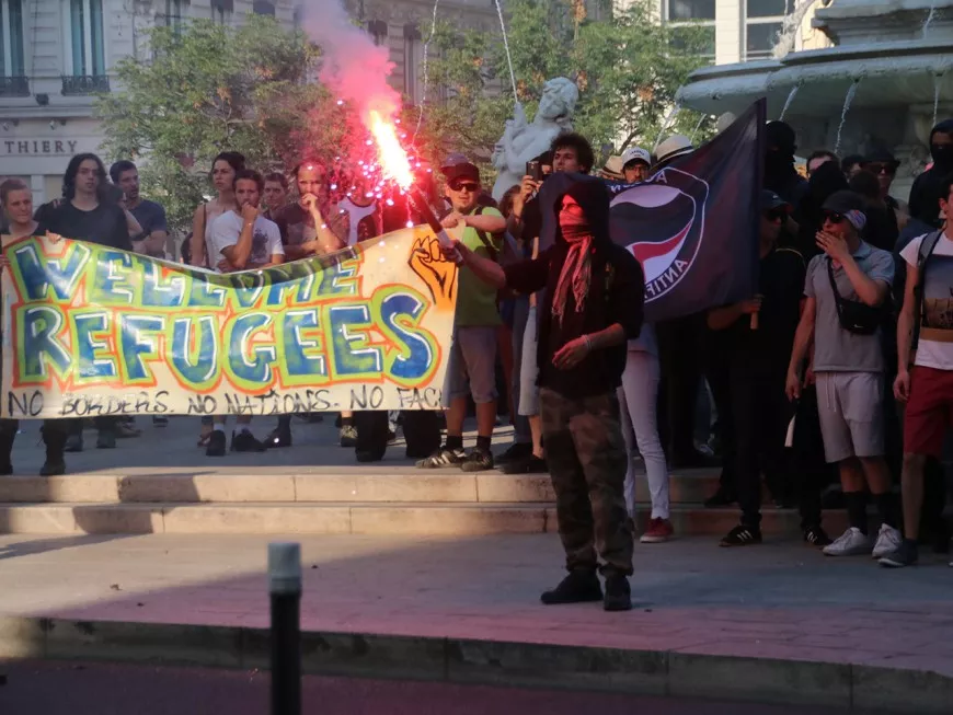 Squat du GUD à Lyon : 250 antifas manifestent pour dénoncer le "Bastion social"