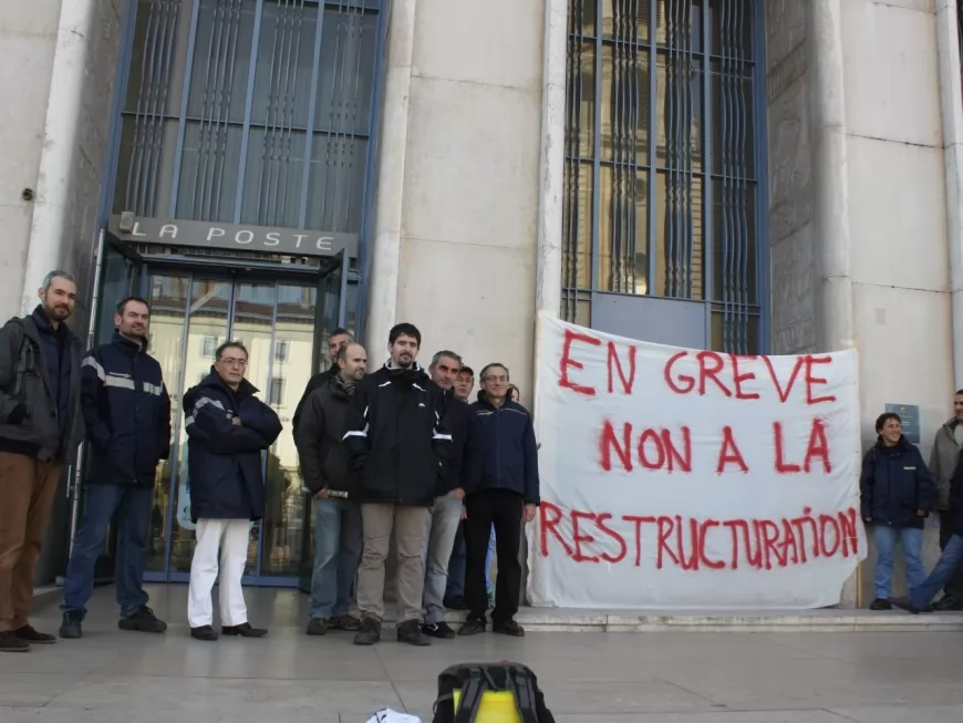 En grève, les postiers lyonnais appellent à une mobilisation départementale