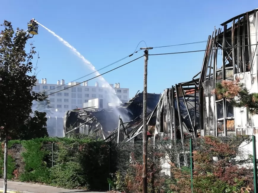 Incendie à Villeurbanne : le feu maîtrisé, Bel Air Camp ravagé