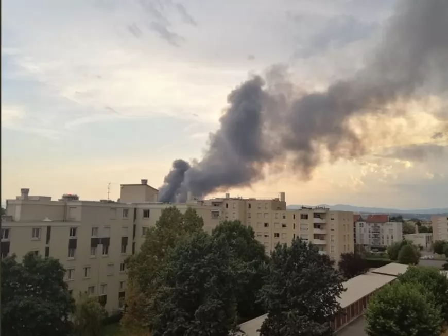 Saint-Fons : un incendie fait rage dans la zone industrielle