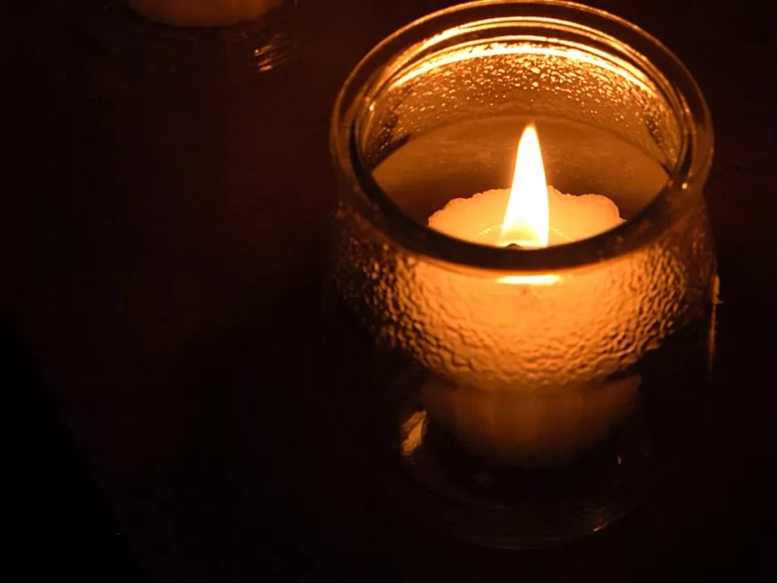 Des bougies aux fenêtres de Lyon pour la journée internationale pour l’élimination de la violence envers les femmes