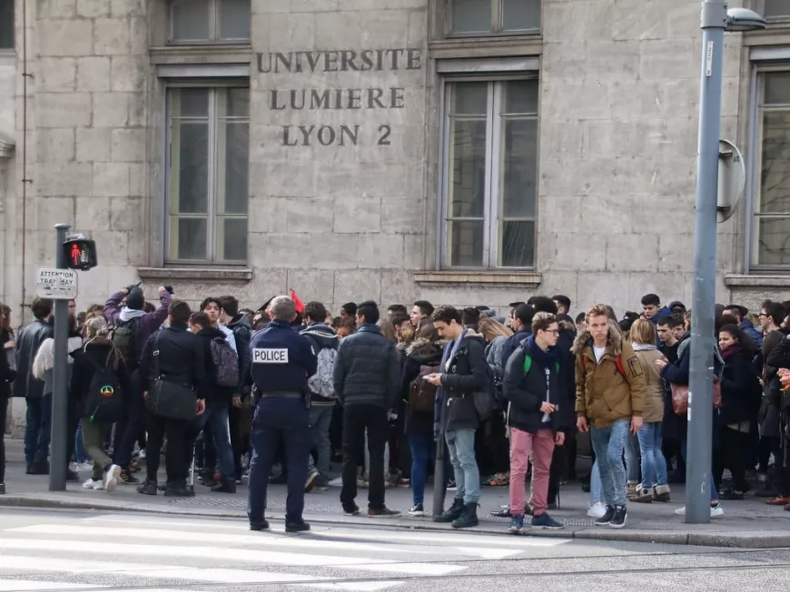 Lyon 2 : le blocage des examens approuvé par des étudiants