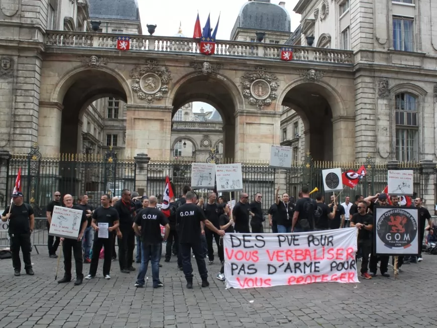 Lyon : manifestation d’une section de la police municipale pour demander à être armé