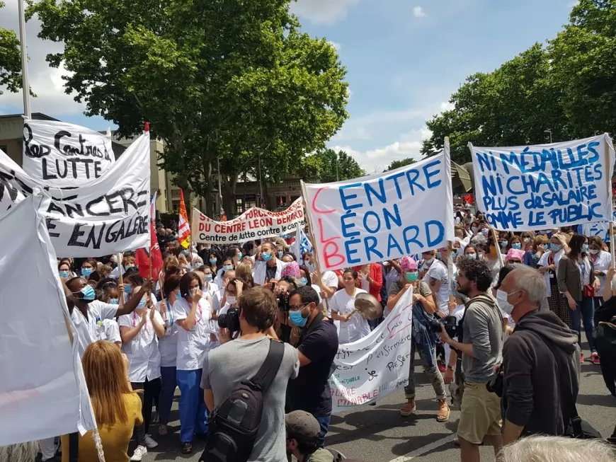 Entre 1200 et 3000 soignants manifestent à Lyon