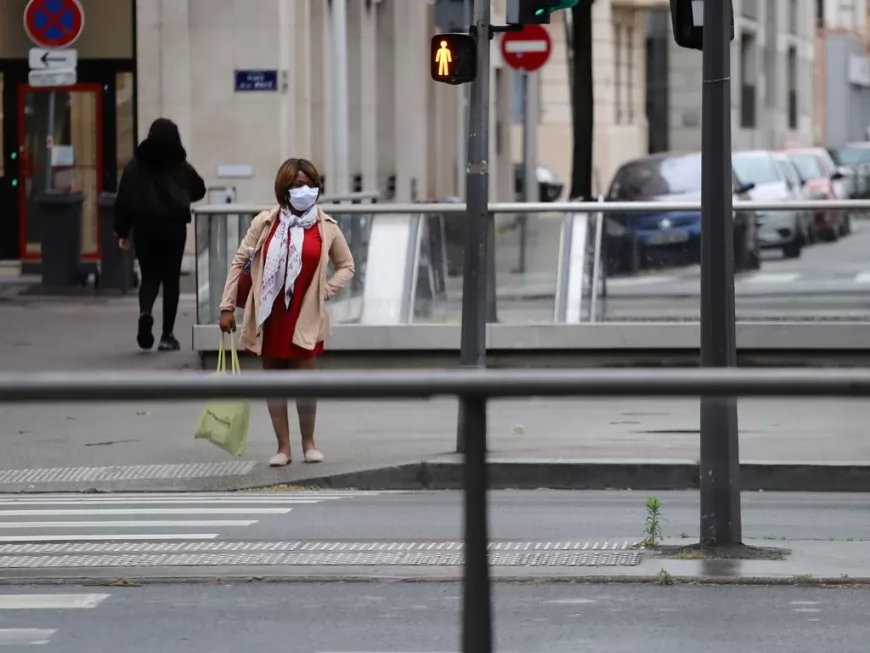 Lyon : les masques obligatoires dans les lieux publics clos "dès la semaine prochaine"