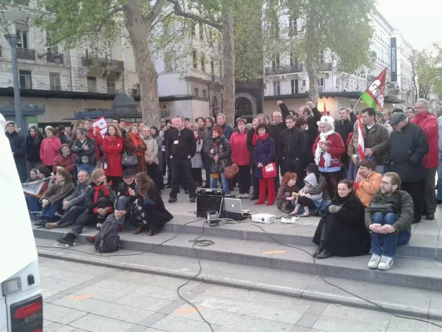 Lyon : 150 personnes écoutent Mélenchon dans la rue
