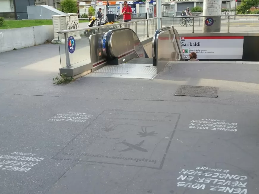Publicités au sol : le maire de Lyon sommé d'agir