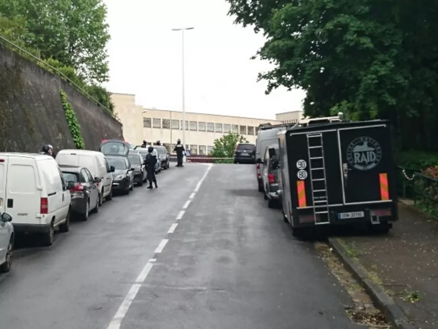 Lyon : une prise d'otage simulée dans un lycée