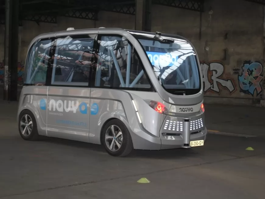 La nouvelle version de Navya, la navette-robot, présentée à Lyon