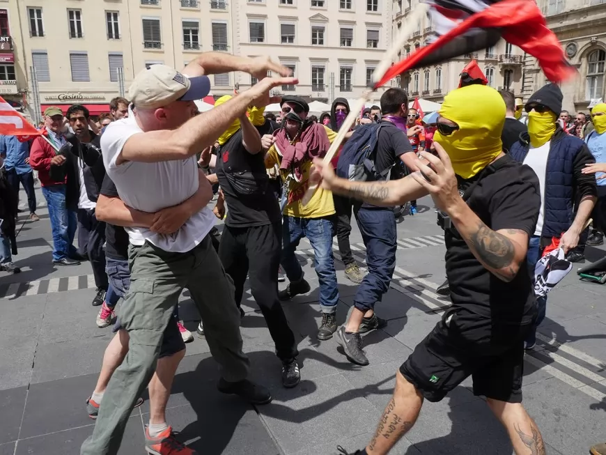 "Nazis hors de nos rues" : des tensions mais pas d’incidents majeurs durant la manif lyonnaise