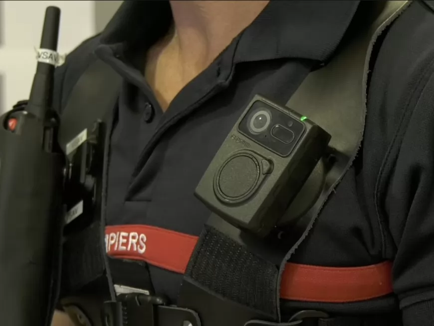 Lyon : les pompiers exp&eacute;rimentent les cam&eacute;ras individuelles - VIDEO
