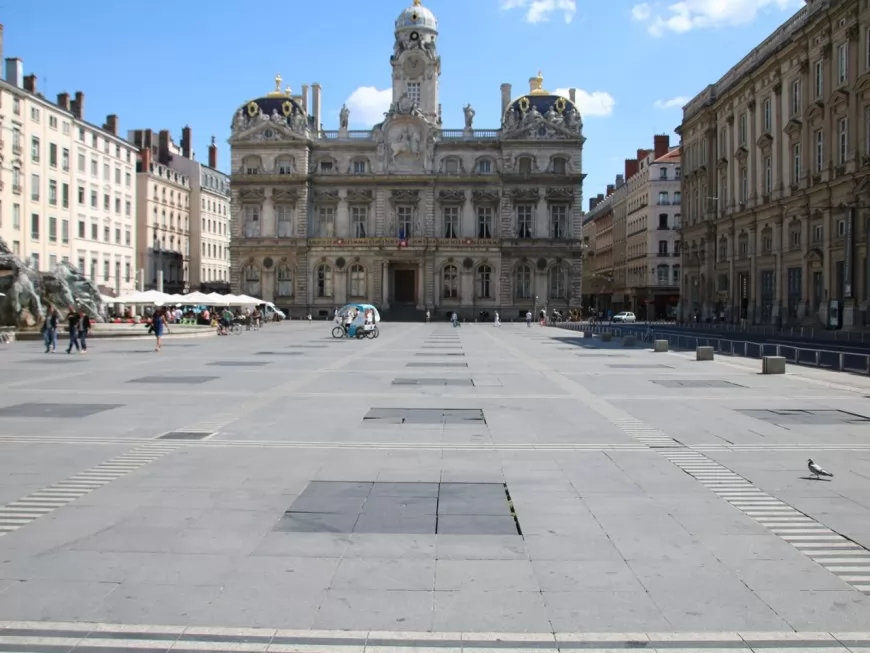 L'artiste qui a imaginé la place des Terreaux envisage d'attaquer la Ville de Lyon en justice