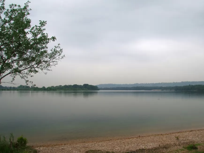 Près de Lyon : ils menacent de mort des maîtres-nageurs au lac de Miribel-Jonage