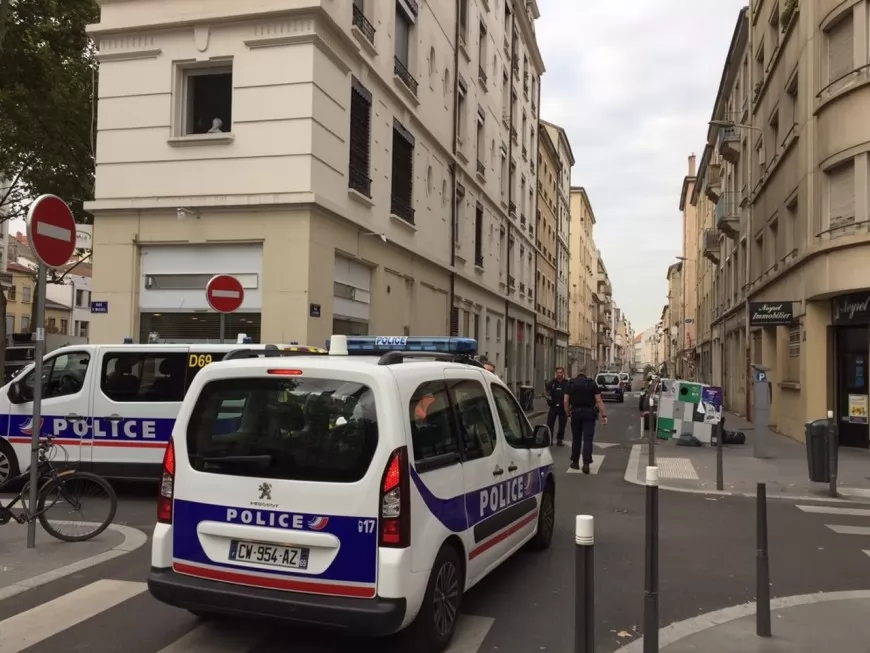 Intervention spectaculaire de la police rue Montesquieu &agrave; Lyon (M&agrave;J)