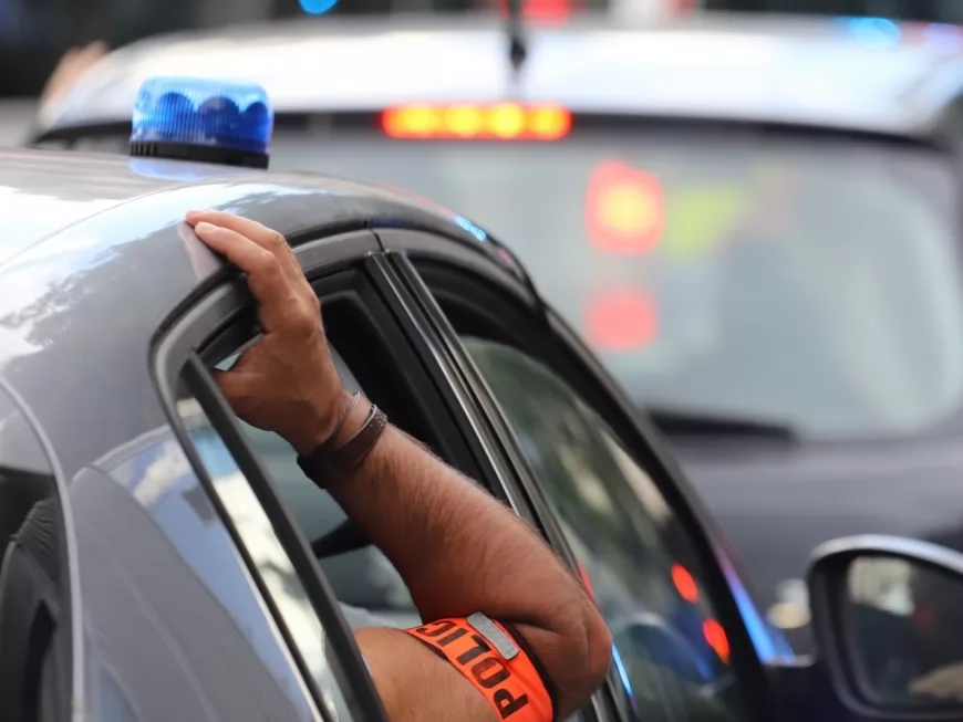 Près de Lyon : il refuse d’obtempérer et percute une voiture de police puis un trottoir