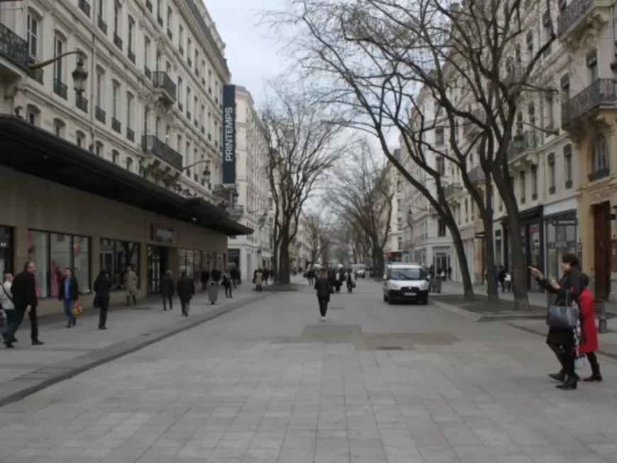Lyon : une jeune fille de 15 ans agresse la gérante d’un magasin rue de la République