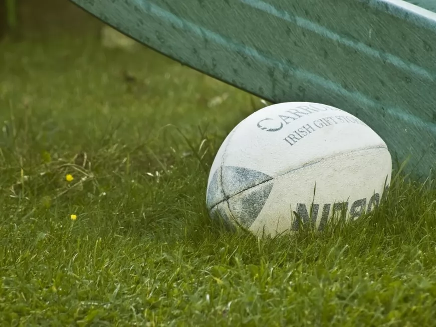 Rhône : les poteaux de rugby cèdent en plein match à cause du vent