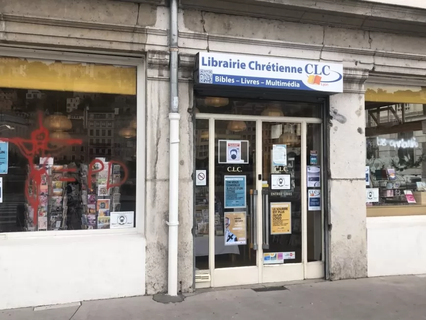Lyon : des tags anti-chrétiens découverts sur une librairie dans le 2e arrondissement