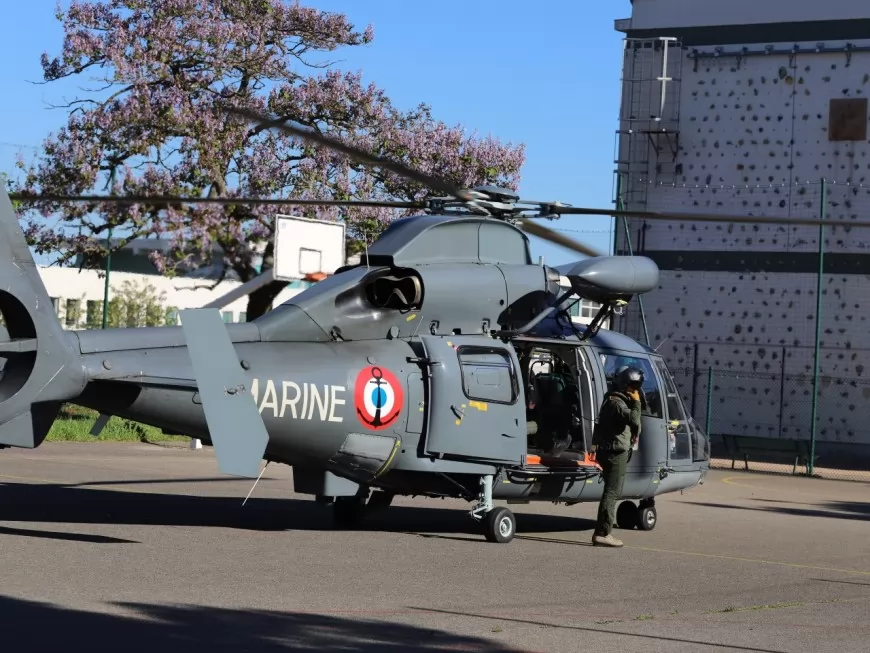 Lyon : quand un hélicoptère de la marine nationale se pose dans un lycée - VIDEO