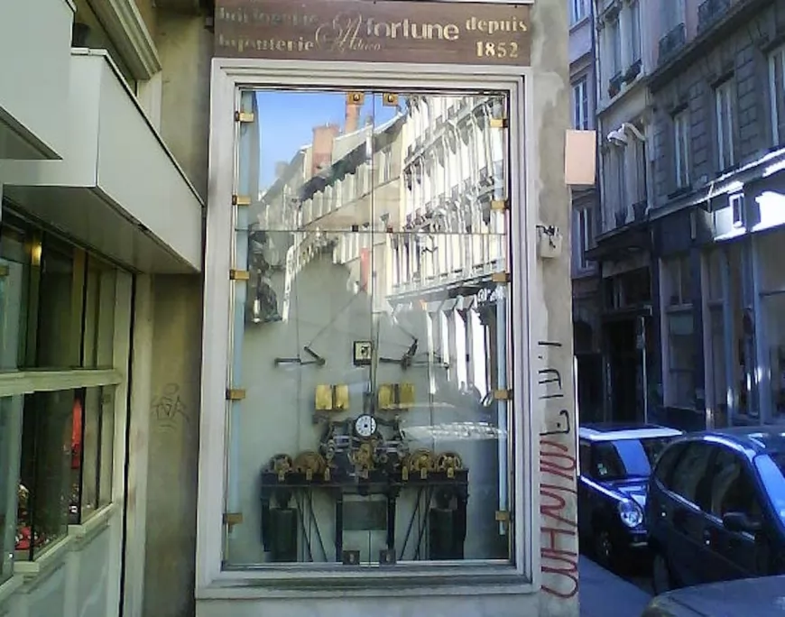 Lyon : l’horloge Charvet dite Horloge aux Guignols restaurée à partir de lundi