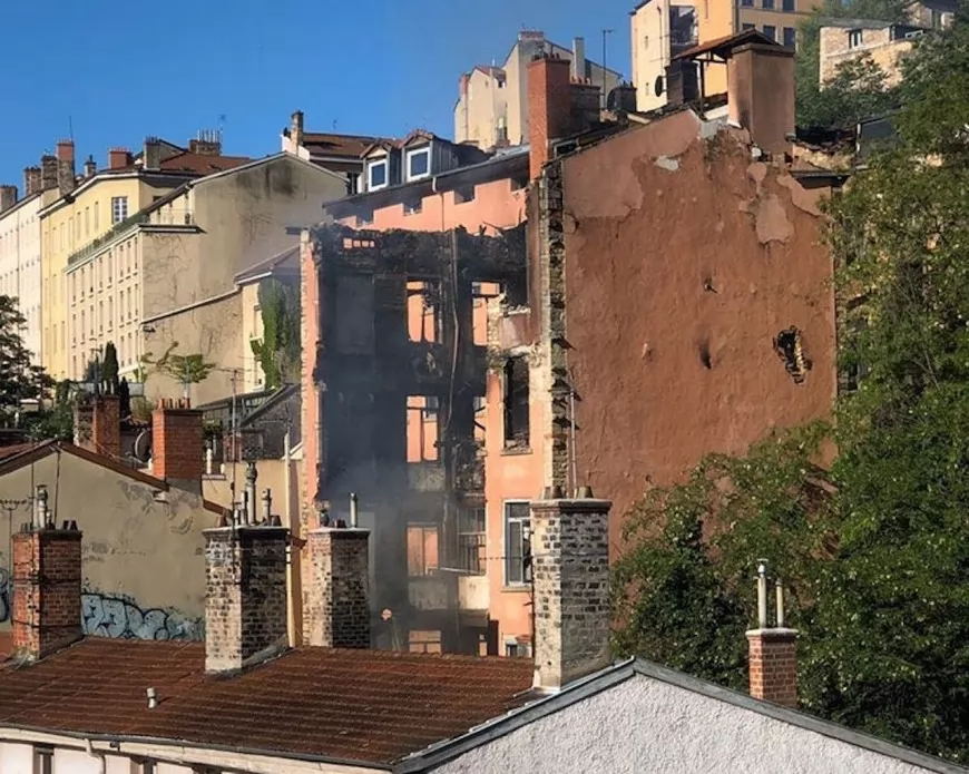 Incendie de la Croix-Rousse : une grande partie de l’immeuble s’est effondrée lundi matin