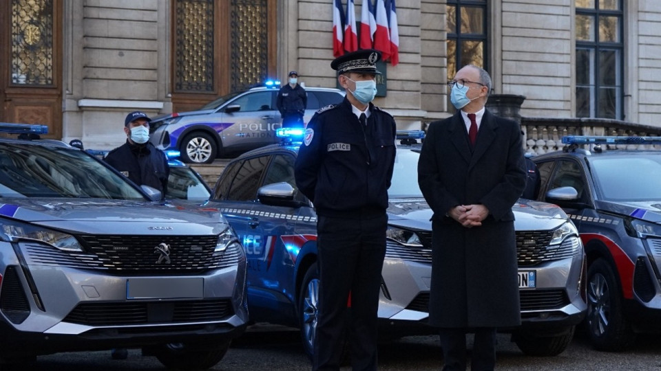 Lyon : du bleu au gris, la DDSP du Rhône renouvelle sa flotte de véhicules