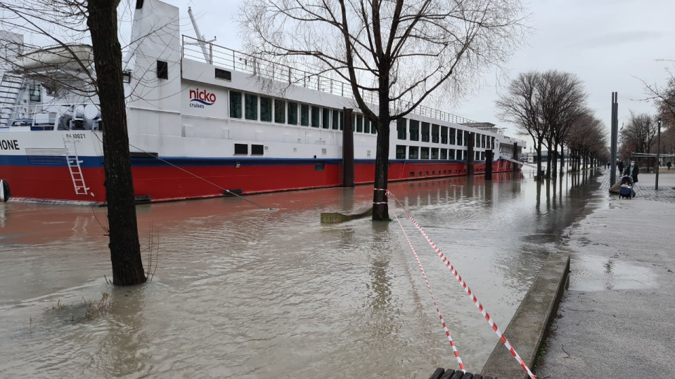 Lyon : les berges du Rhône sous l'eau