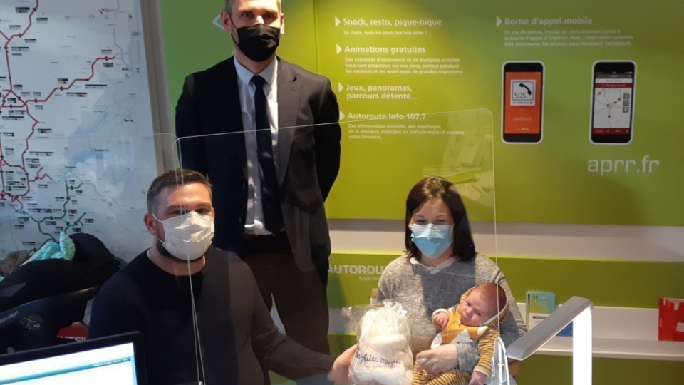 Un an de péage gratuit pour les parents de Tiago, né sur l’autoroute entre Lyon et Grenoble