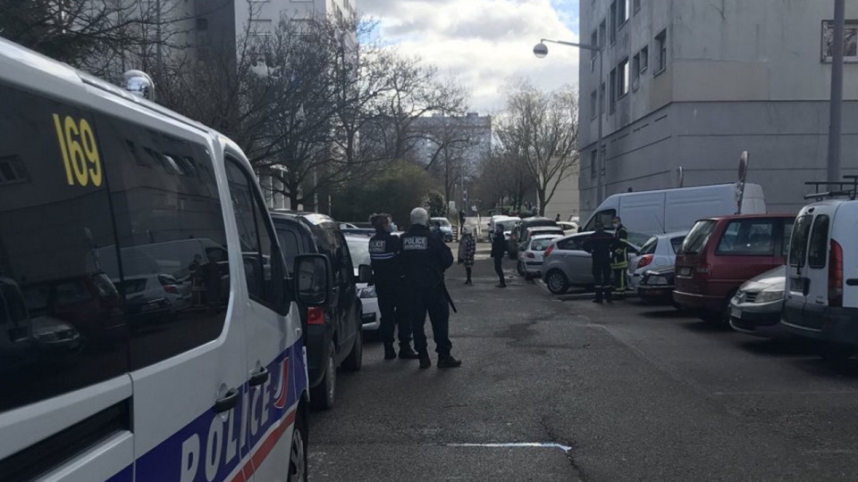 Près de Lyon : des engins explosifs neutralisés dans un immeuble de Vénissieux