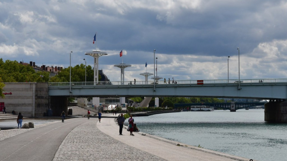 Lyon : une joggeuse poussée dans le Rhône, un appel à témoins lancé par la police