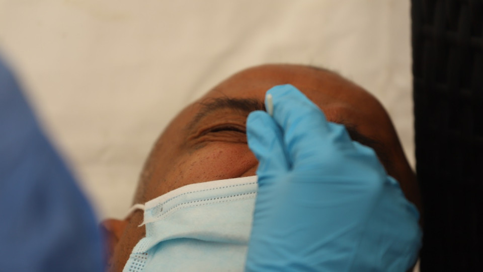 Le S&eacute;n&eacute;galais sans-papier ne veut pas &ecirc;tre expuls&eacute; de Lyon, il refuse tous les tests PCR avant l'embarquement