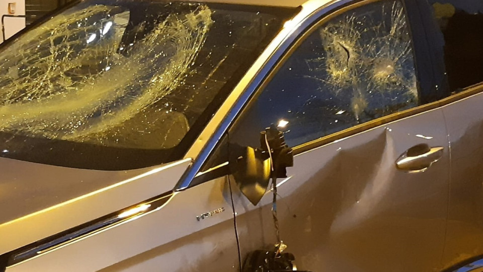 Le maire de Bron attaqué, son véhicule fortement endommagé 