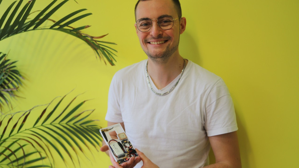 Lyon : il invente une coque antivol autonome pour les téléphones portables