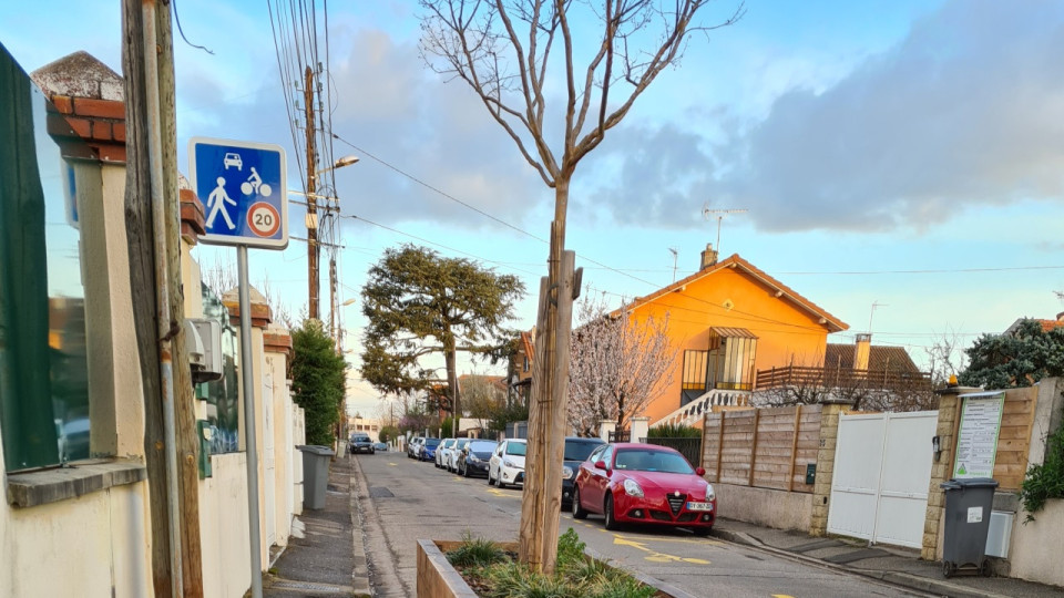 Favoritisme ou sécurité ? Le passage d'une rue en sens unique crée de vives tensions à Sainte-Foy-lès-Lyon
