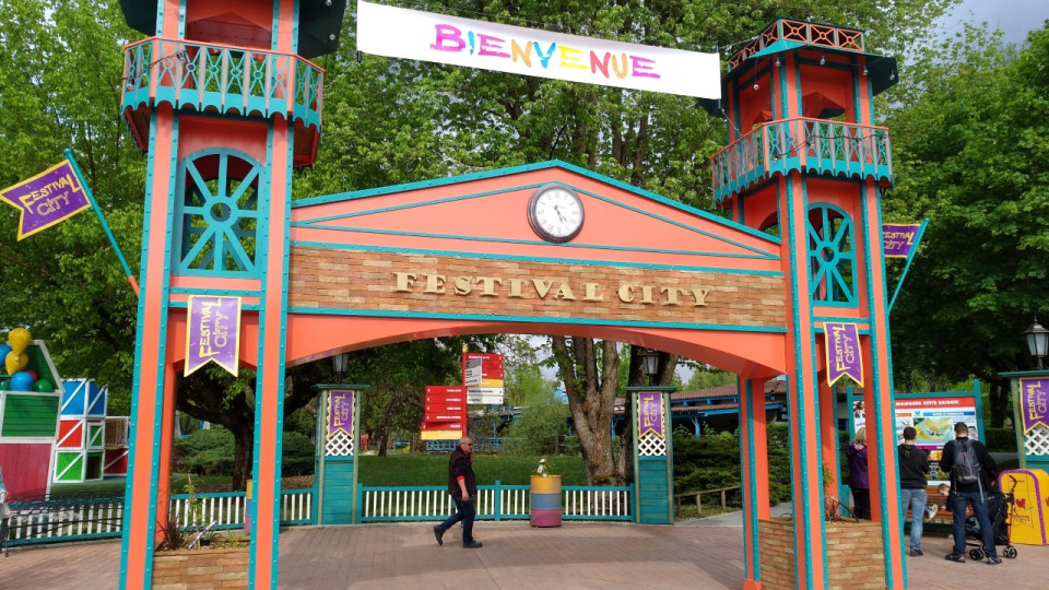 Le parc Walibi Rhône-Alpes reporte son ouverture